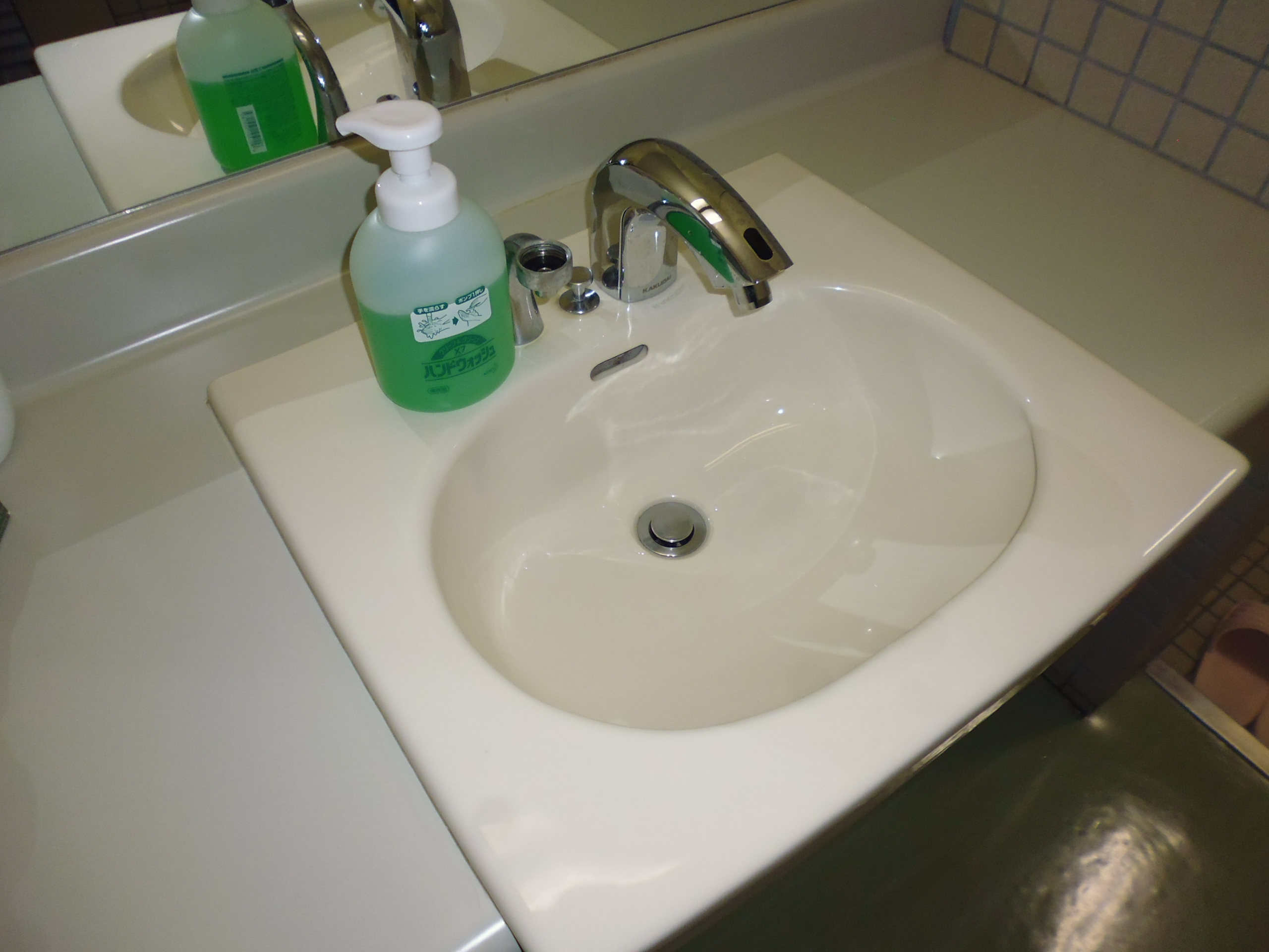 トイレの手洗いが自動水栓になりました。
