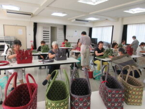 ひまわり学級 クラフトバック作り